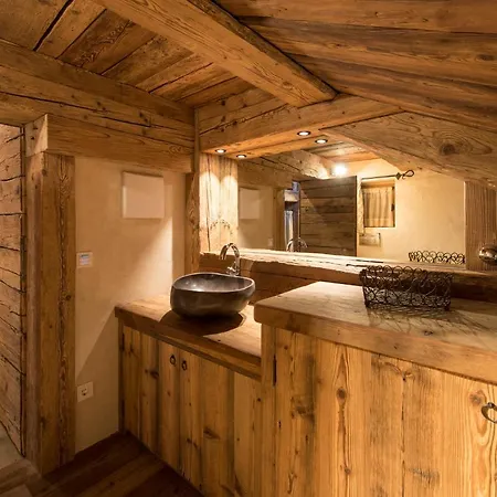 Rum i privatbostad Luxury Cortina *