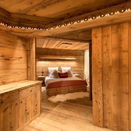 Rum i privatbostad Luxury Cortina *