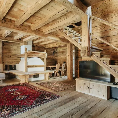 Rum i privatbostad Luxury Cortina *