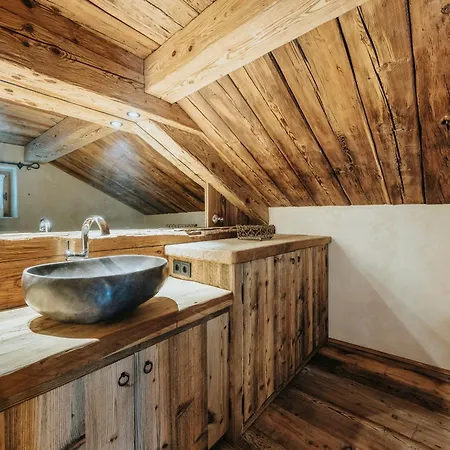 Rum i privatbostad Luxury Cortina *
